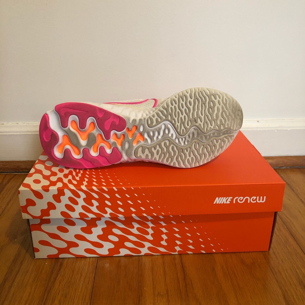 *Sold* Nike Women’s Renew Run - Picture 4 of 5